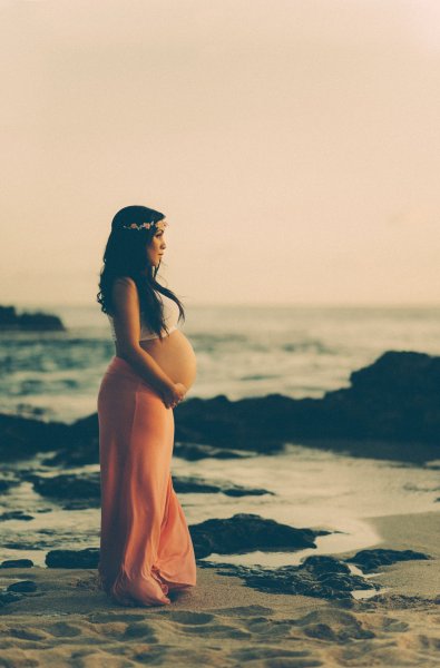 Беременная фотосессия на море