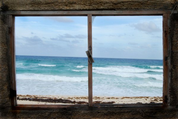 Море из окна