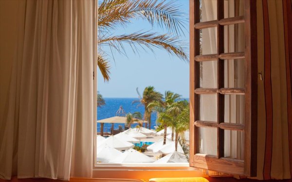 Красивый вид из окна