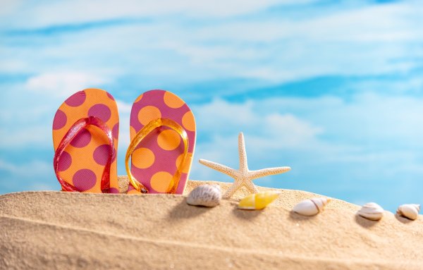 Тапки в песке