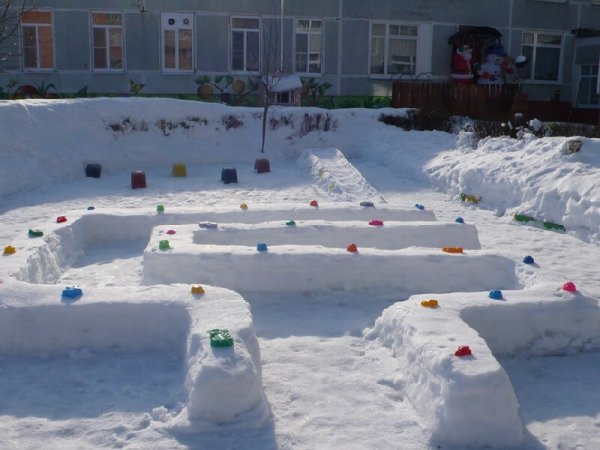 Зимние постройки в детском саду