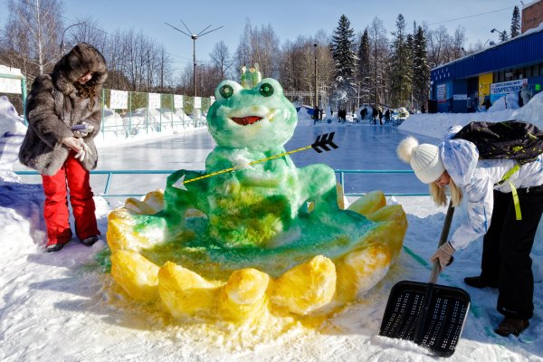 Царевна лягушка Снежная фигура