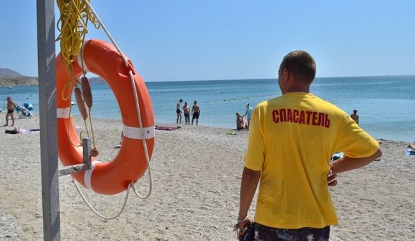 Спасатель на пляже