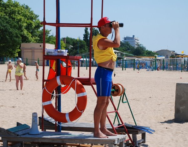 Спасатель на пляже