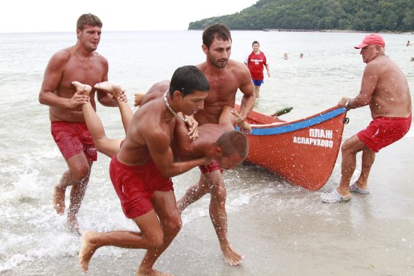 Турецкие спасатели на пляже
