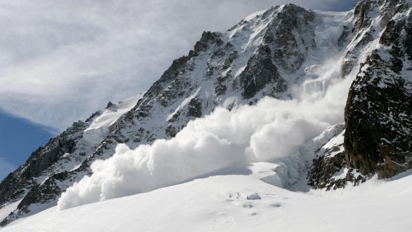 Сход лавины в Альпах