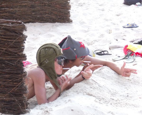 Придурки на пляже