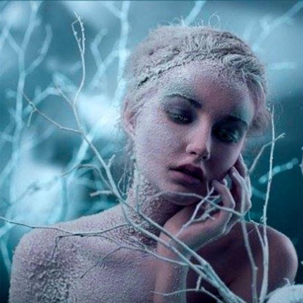 Девушка в инее