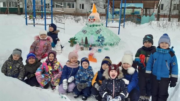 Эколенок елочка из снега