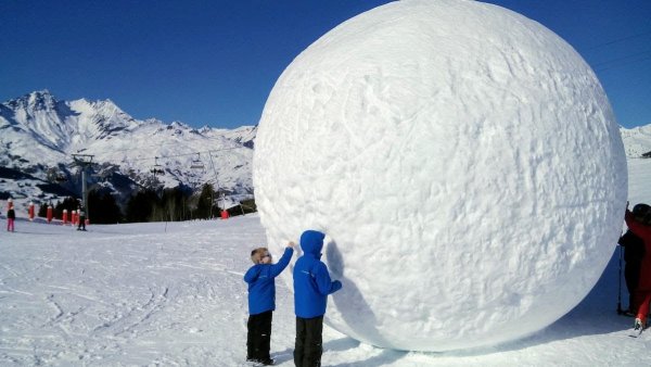 Гигантский снежок