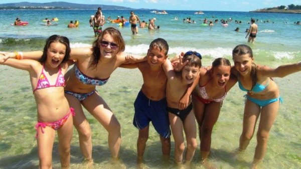 Школьники на пляже