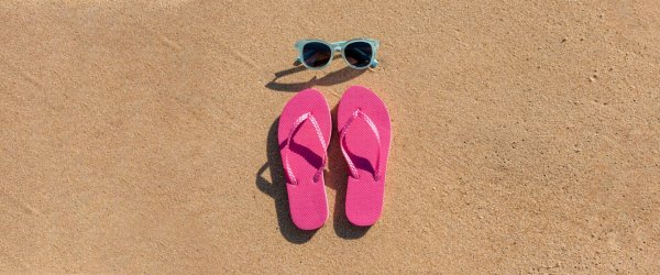 Тапки в песке