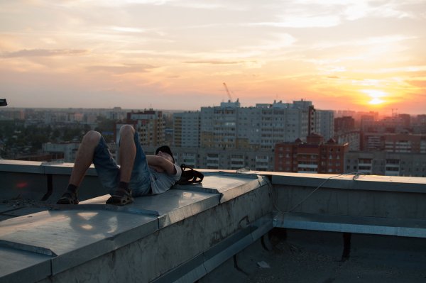 Красивый вид с крыши многоэтажки