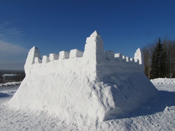 Снежная крепость