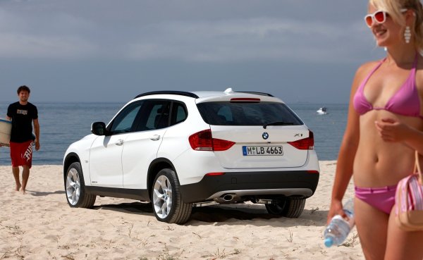 BMW x1 девушка