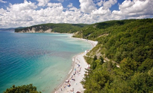 Голубая бухта Бжид море