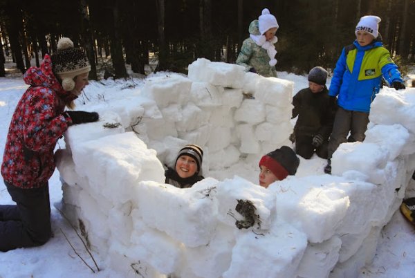 Новогодние забавы Снежная крепость