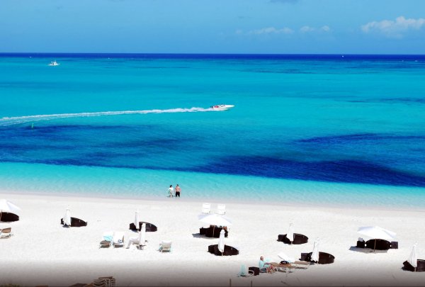 Грейс-Бэй, Провиденсиалес, Теркс и Кайкос