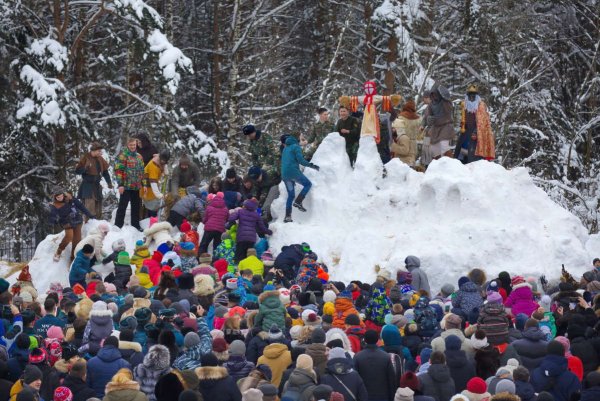 Взятие снежного городка на Масленицу