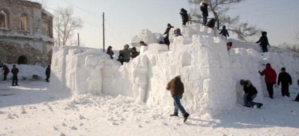 Снежная крепость для детей