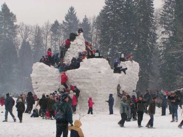 Зимняя игра царь горы