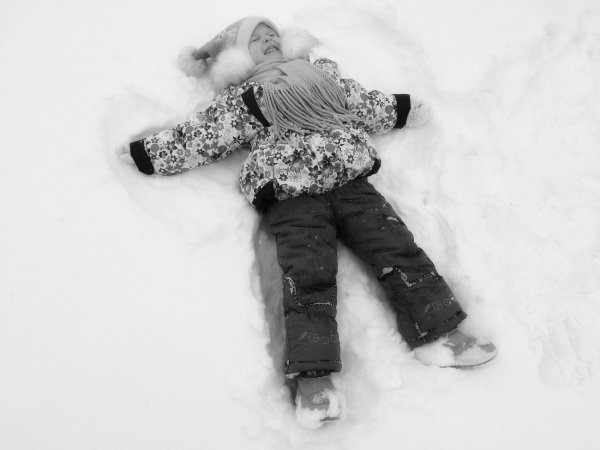 Снежный ангел на снегу