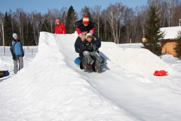 Горка из снега