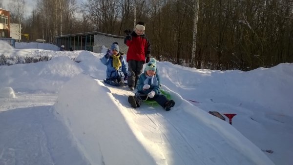 Снежная горка для малышей