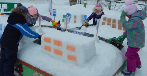 Зимние постройки в ДОУ