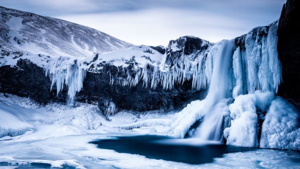 Водопад зимой Аляска