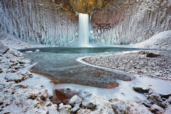 Замерзший водопад Териберка