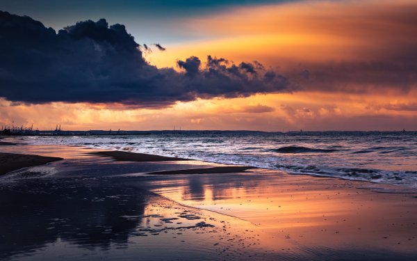 Закат на берегу моря