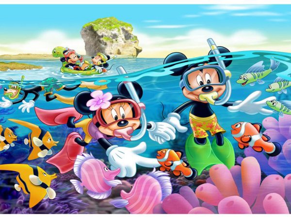 Микки Маус на пляже