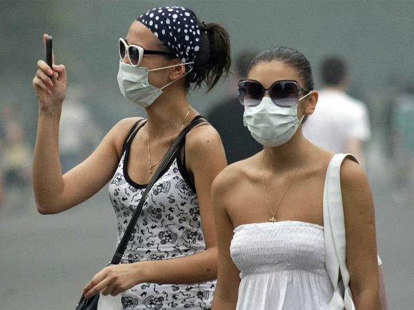 Люди в масках лето