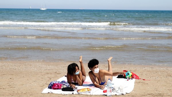 Испания люди на пляже