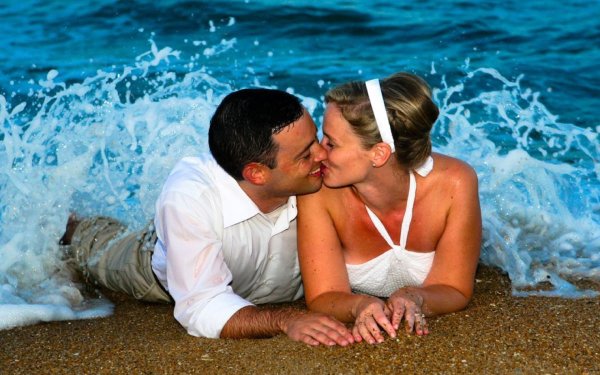 Влюбленные на море фото