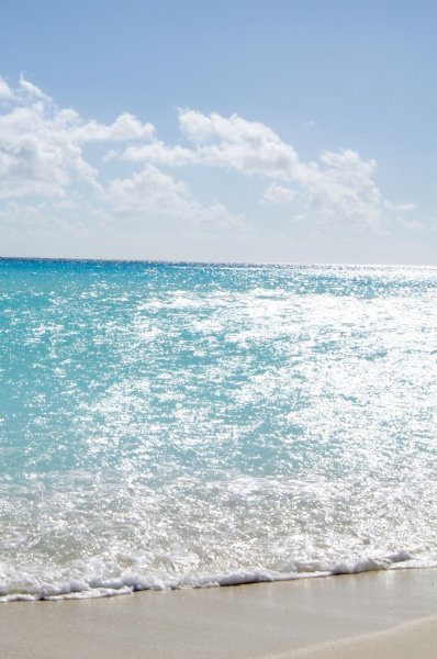 Голубое море