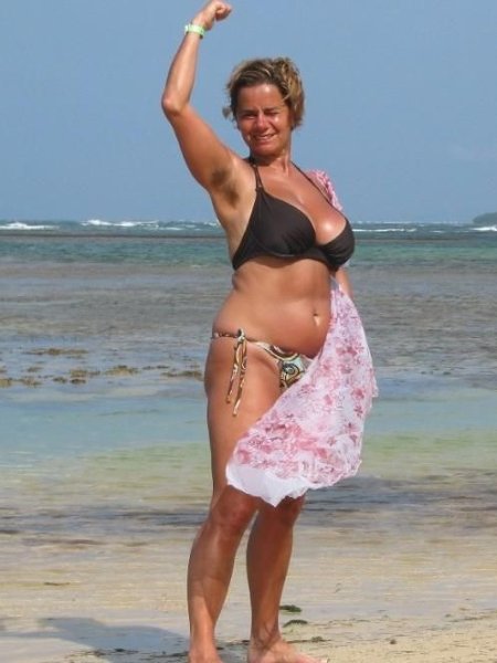 Пожилые женщины на пляже