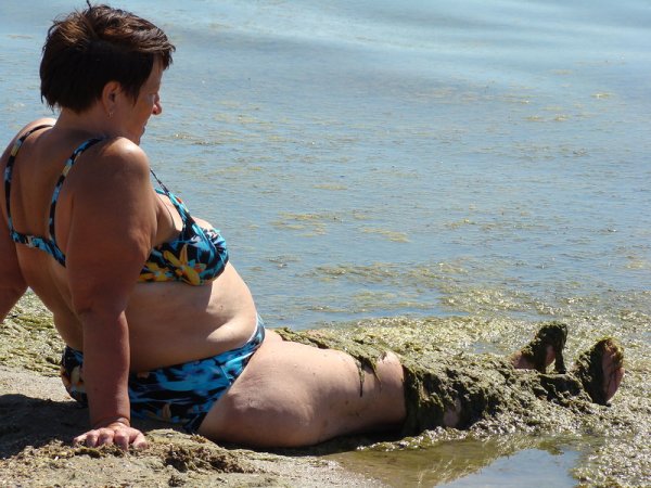 Пожилые женщины на пляже