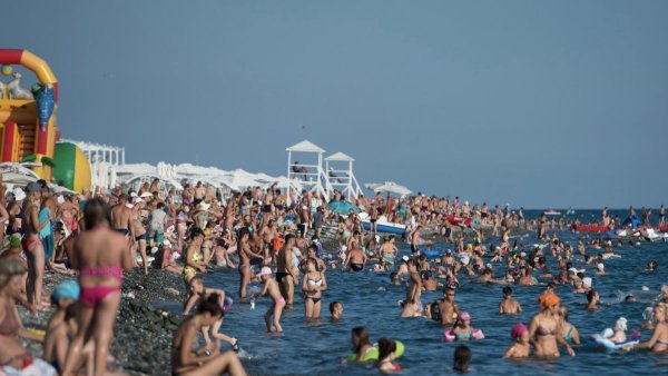 Переполненные пляжи Сочи