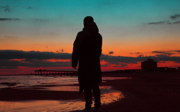 Парень на закате