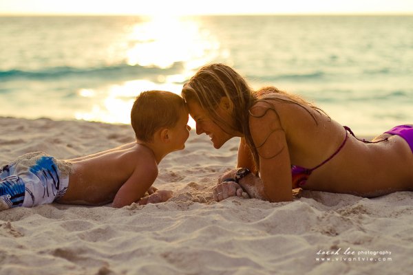 С сыном на море