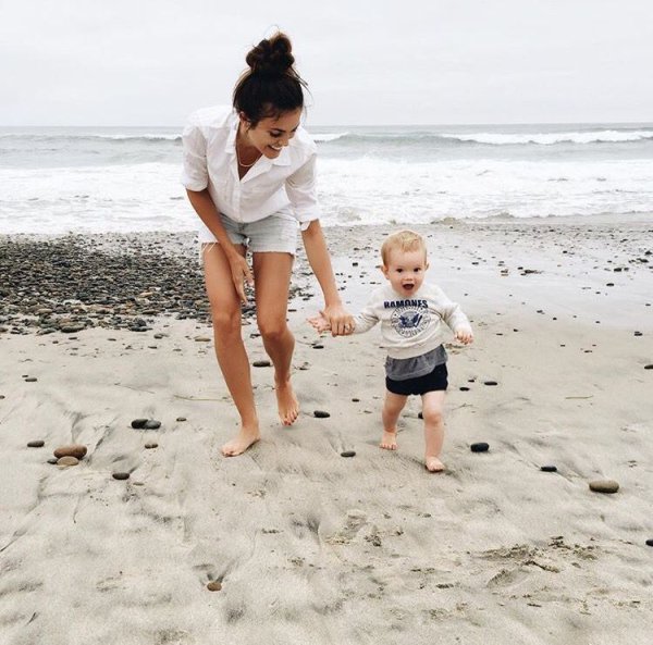 Мама на море