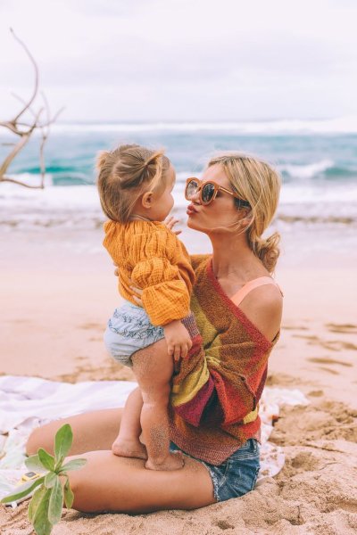 Детская фотосессия на море с мамой