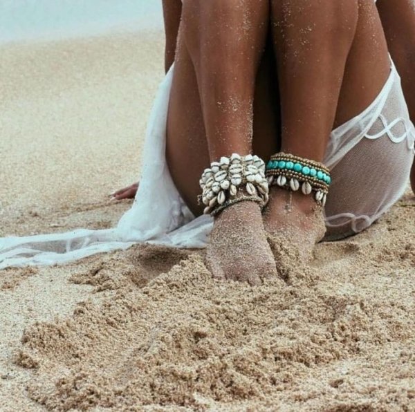 Девушка пляж песок