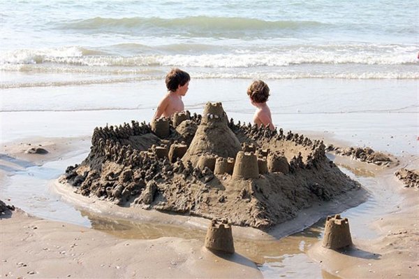 Песочный замок дети