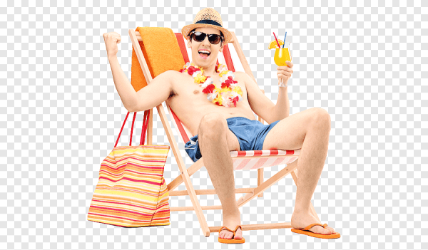 Мужчина загорает на шезлонге