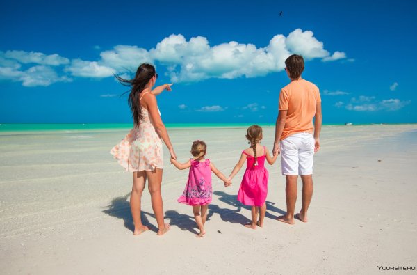 Семья с двумя дочками