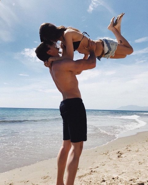 Пара на пляже